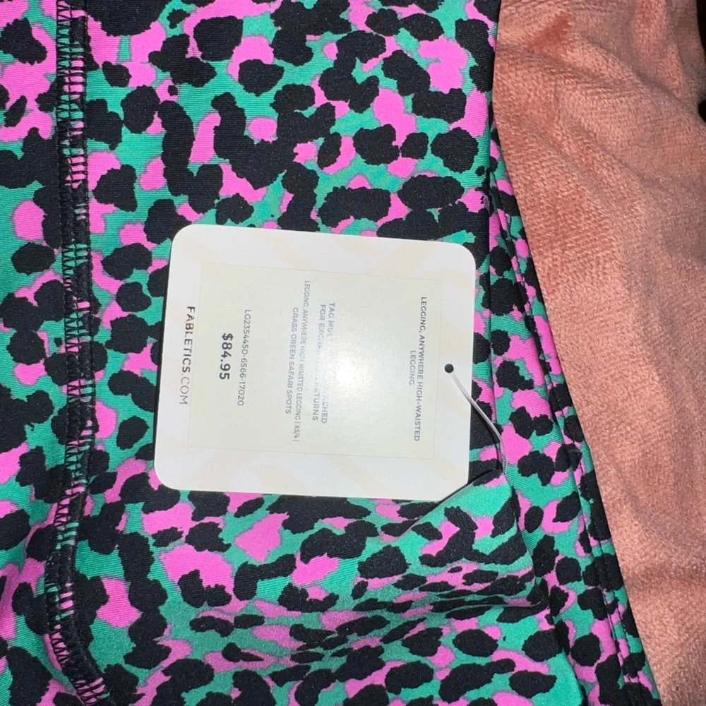 🎉HOST PICK TOGETHER WE POSH🎉NWT Fabletics Anywhere High Waisted Leggings (XS4) - Picture 2 of 2